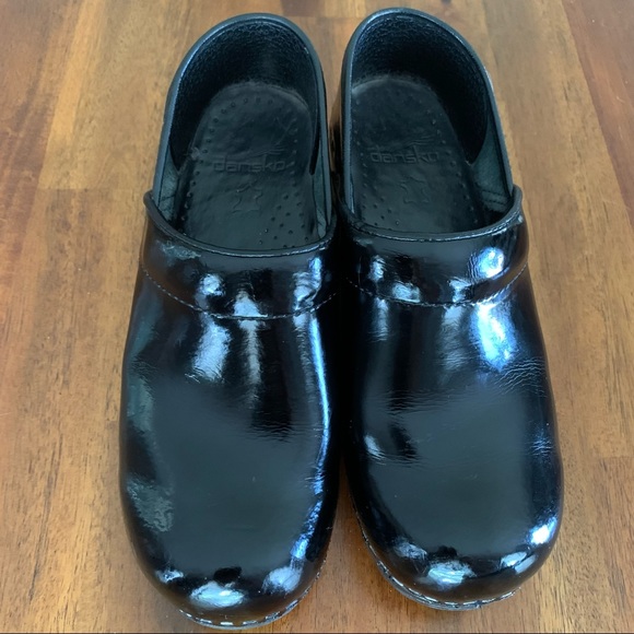 Dansko Professional Ladies Shoes - Picture 2 of 12